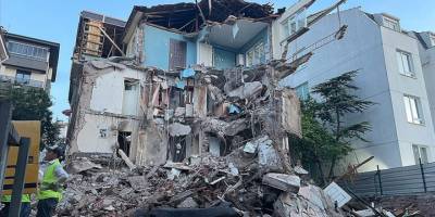 Eskişehir'de 3 katlı apartmanın büyük kısmı çöktü