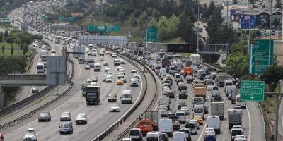 İstanbul'da otogar ve kentin bazı noktalarında tatil hareketliliği yaşanıyor