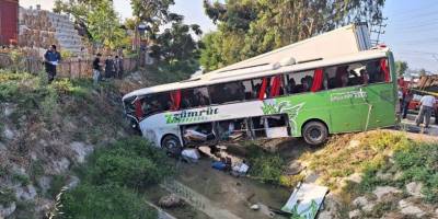 Mersin'de yolcu otobüsü kamyonla çarpıştı, 1 kişi öldü, 28 kişi yaralandı