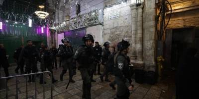 İsrail polisi, Mescid-i Aksa'daki baskında herkesi dışarı çıkarttı