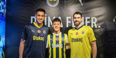 Fenerbahçe Futbol Takımı'nın 2023-2024 sezonda giyeceği formalar tanıtıldı