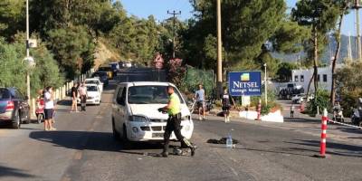 Muğla'da minibüsle çarpışan motosikletteki 1 kişi öldü, 1 kişi yaralandı