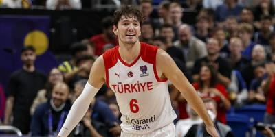 NBA'de Cedi Osman, üç takımlı takasta San Antonio Spurs'e transfer oldu