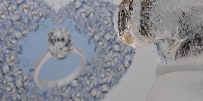 Bir tonluk buz kütlesinin erime süresini doğru tahmin eden içindeki pırlantayı kazanacak