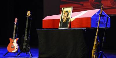 Sanatçı Özkan Uğur son yolculuğuna uğurlandı