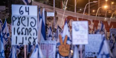 İsrail'de yüz binlerce kişi hükümetin yargı düzenlemesine karşı yine sokaklara indi