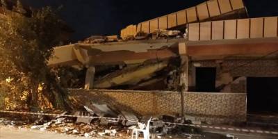 Hatay'da 6 Şubat'taki depremlerde ağır hasar alan bina çöktü