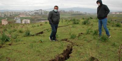 İzmir'deki korkutan çatlaklara ilişkin büyükşehirden açıklama