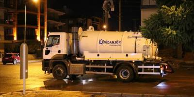 Menemen'de ana isale hattının patlaması su baskınlarına neden oldu