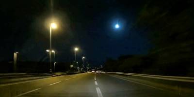 İstanbul semalarında görülen parlak ışık kameraya yansıdı