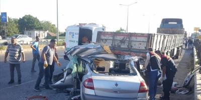 Bursa'da tıra çarpan otomobildeki 4 kişi öldü, 2 kişi yaralandı