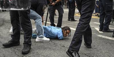 Twitch yayıncısı Cenat, kargaşaya sebep olmak ve yasa dışı toplantı yapmakla suçlanıyor