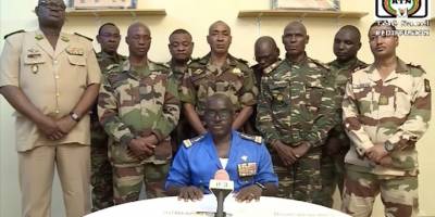 Nijer'de cunta, askeri müdahaleye karşı hava sahasını kapattı