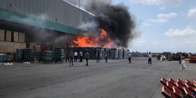 Kocaeli'de zincir marketin deposundaki yangın kontrol altına alındı