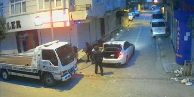 Zeytinburnu'nda atölyeden kasa çalan hırsızları komşular saksı atıp engelledi