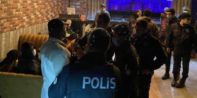 Esenyurt'ta Afrikalıların korona partisine polis baskını