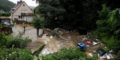 Almanya'nın güneyinde etkili olan şiddetli yağış su baskınlarına yol açtı