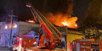 Bursa'da ahşap kapı fabrikasında çıkan yangın kontrol altına alındı