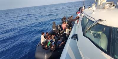 İzmir açıklarında 91 düzensiz göçmen kurtarıldı, 20 düzensiz göçmen yakalandı