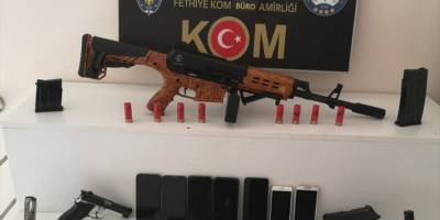 Muğla'da ruhsatsız silah bulundurdukları öne sürülen 5 kişi yakalandı