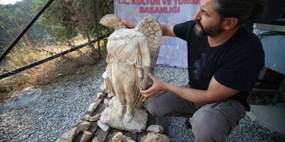 Syedra Antik Kenti'nde yaklaşık 1800 yıllık "zafer tanrıçası" heykeli bulundu