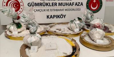 Kapıköy Gümrük Kapısı'nda duvar saatlerinin içinde 3,5 kilogram uyuşturucu ele geçirildi