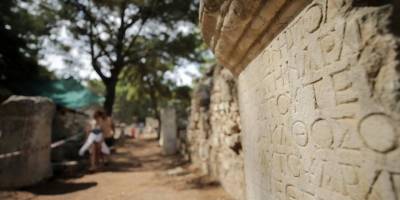 Phaselis Antik Kenti'ndeki ana caddenin tamamı gün yüzüne çıkarılıyor