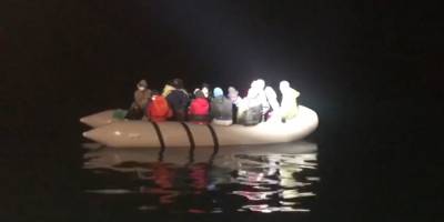 Kuşadası Körfezi’nde Yunanlıların geri ittiği 16 göçmen kurtarıldı