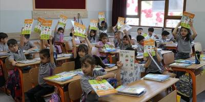 Depremden etkilenen illerdeki okullarda yeni eğitim öğretim yılı başladı