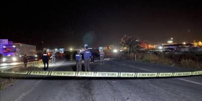 Konya'da iki kamyon ve bir otomobilin karıştığı kazada 2 kişi öldü, 8 kişi yaralandı