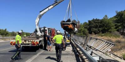 İzmir'de iki otomobile çarparak takla atan otomobilin sürücüsü öldü