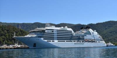 "Seabourn Encore" kruvaziyeri 555 yolcusuyla Marmaris'e geldi