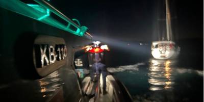 Bodrum açıklarındaki teknede 94 düzensiz göçmen ile 3 kaçakçılık şüphelisi yakalandı