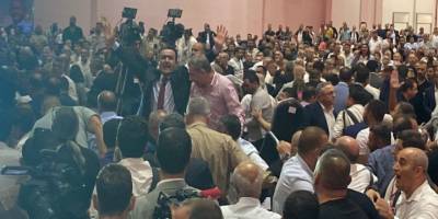 CHP İzmir İl Kongresinde kavga çıktı!