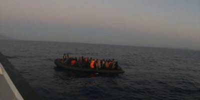 Kuşadası açıklarında 53 düzensiz göçmen kurtarıldı