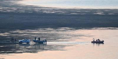 İzmir'de orman yangınına müdahale ederken düşen helikopteri arama çalışmaları sürüyor