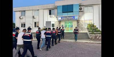 İçişleri Bakanı Yerlikaya, 8 ilde düzenlenen operasyonlarda 42 zehir tacirinin yakalandığını bildirdi