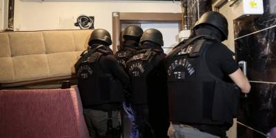 İzmir'de terör örgütü DEAŞ'a yönelik operasyonda yakalanan 5 zanlı tutuklandı