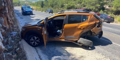 Muğla'da iki otomobilin çarpıştığı kazada 5 kişi yaralandı