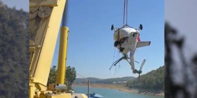 İzmir'de baraj gölüne düşen helikopterin enkazı kıyıya çıkarıldı