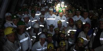 Çalışma ve Sosyal Güvenlik Bakanı Işıkhan, maden ocağında işçilerle bir araya geldi