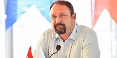 İzmir’de düzene karşı çıkan yaramaz çocuk: Utku Gümrükçü