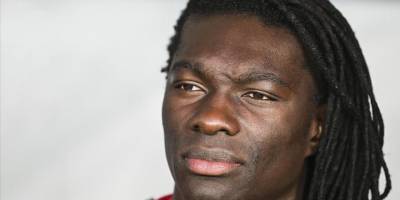 Eski Galatasaraylı futbolcu Gomis, kızına Türk kadınını örnek gösterdi