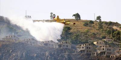 İtalya'nın Sicilya Adası'nda orman yangınları yerleşim yerlerini tehdit ediyor