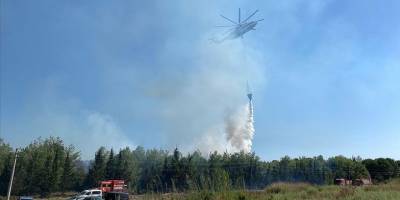 Antalya'da otluk alanda çıkan, tersane ve ormana sıçrayan yangın söndürüldü
