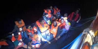 İzmir açıklarında 150 düzensiz göçmen yakalandı