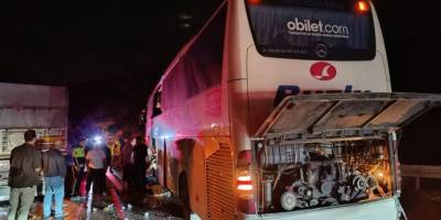 Afyonkarahisar'da tırla yolcu otobüsünün çarpışması sonucu 4 kişi yaralandı