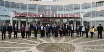 Burhaniye Belediyesi’nde sözleşme sevinci