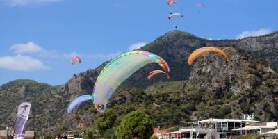 Yamaç Paraşütü Dünya Akro Kupası Süper Finali, Fethiye'de sürüyor