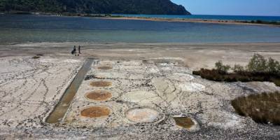 Suların çekildiği İztuzu Plajı'nda antik tuz tesisi ortaya çıktı